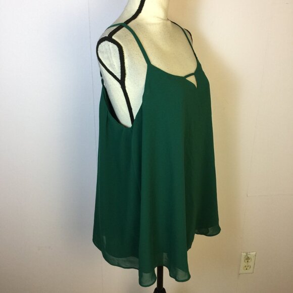 Torrid Swing Cami Tank Top Size 1X Womans Plus Green Chiffon Keyhole Lined - Picture 2 of 13